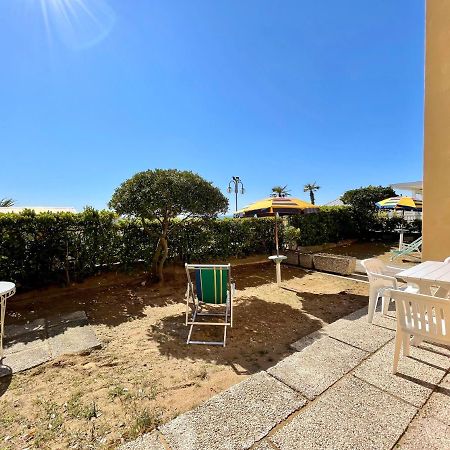 Villa Fronte Mare-Carraro Immobiliare Jesolo - Family Apartments Екстер'єр фото
