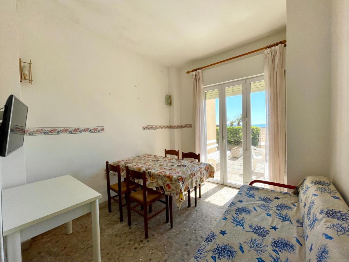 Villa Fronte Mare-Carraro Immobiliare Jesolo - Family Apartments Екстер'єр фото