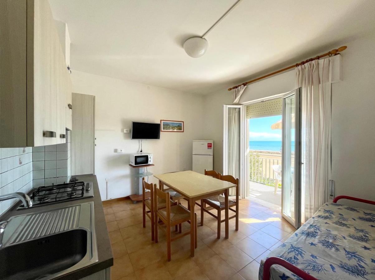 Villa Fronte Mare-Carraro Immobiliare Jesolo - Family Apartments Екстер'єр фото