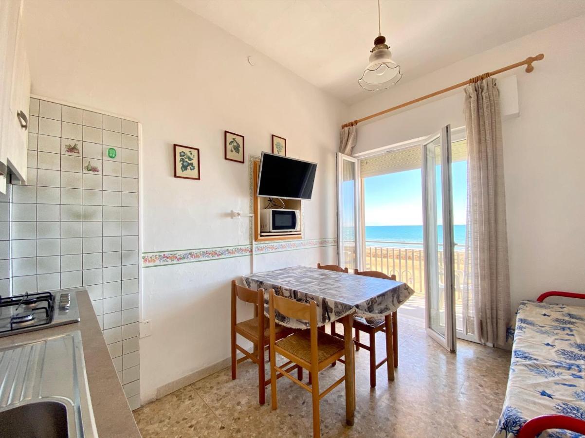 Villa Fronte Mare-Carraro Immobiliare Jesolo - Family Apartments Екстер'єр фото